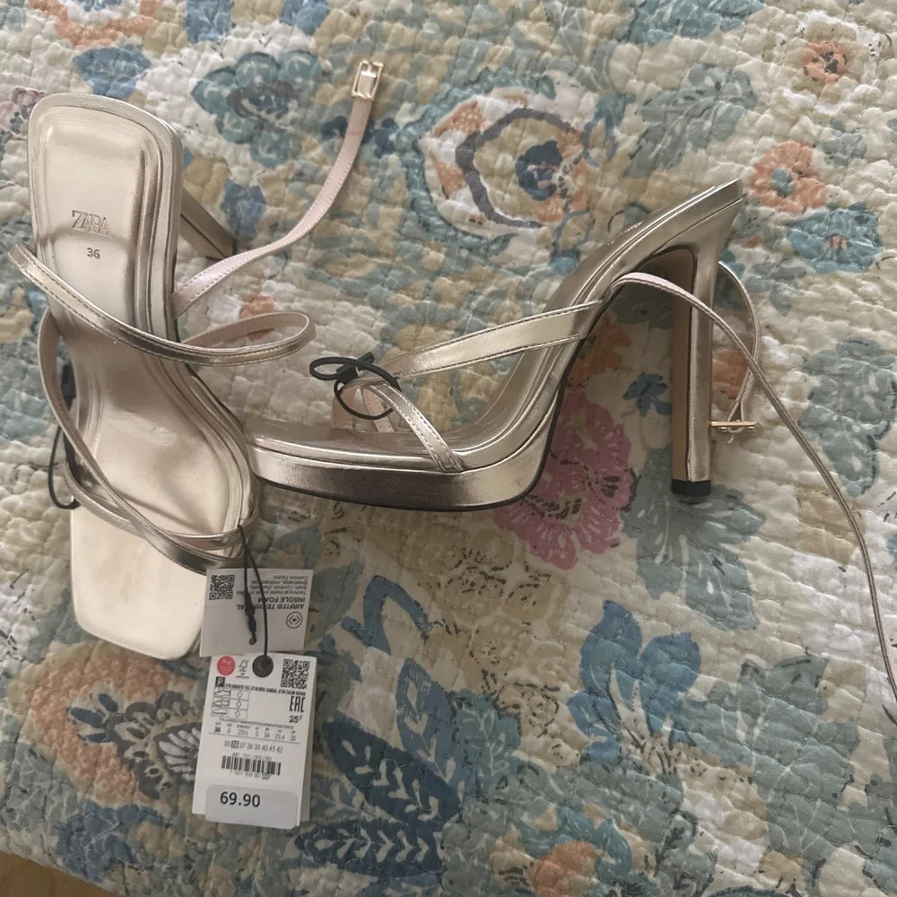 Zara Sandals - Picture 2 of 3